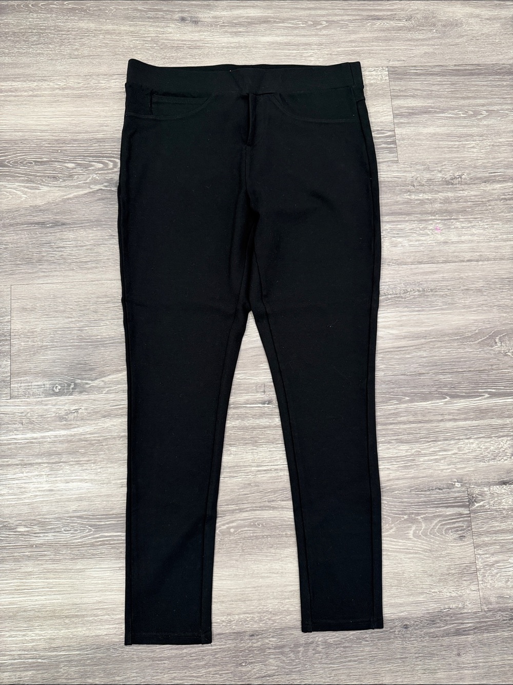 Maze Collection women’s black stretchy pull-on dress pants in size 1X.